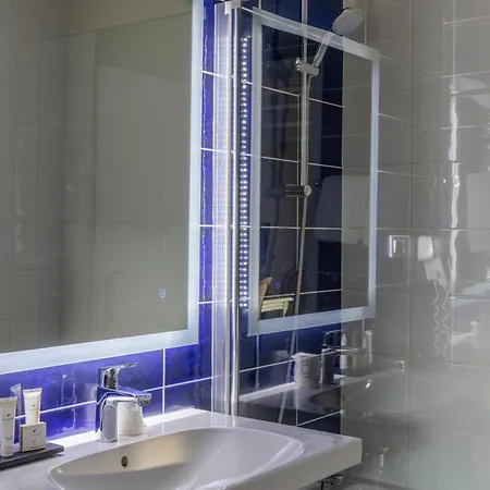 Otel Saint Martin Bastille 3*