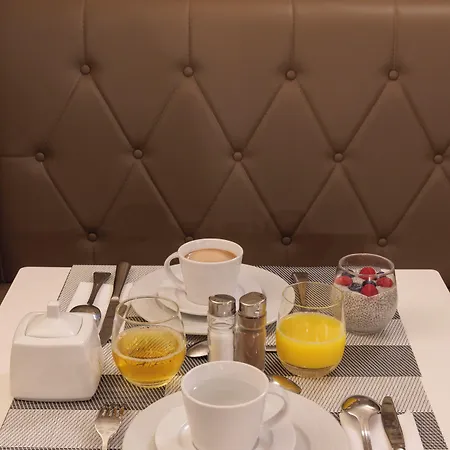 Отель Saint Martin Bastille 3*