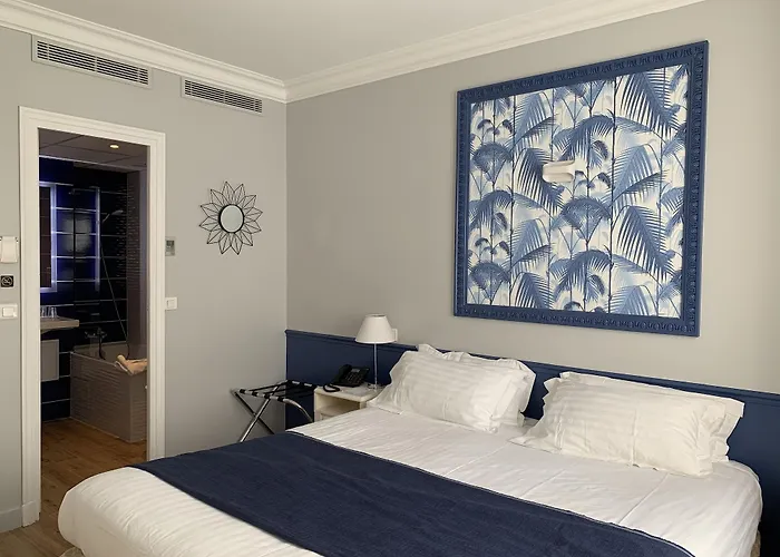 Hotel Saint Martin Bastille 3*