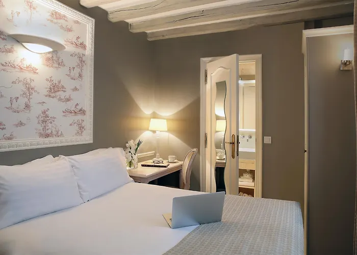 Saint Martin Bastille 3*